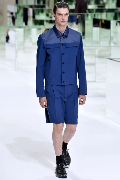 Look 25